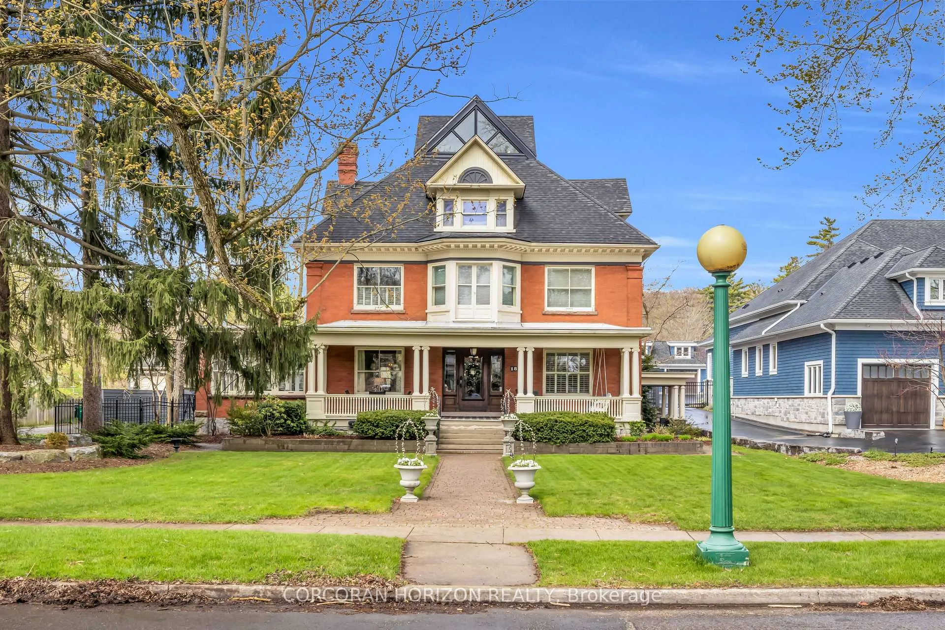 Front of 18 Brant Road N