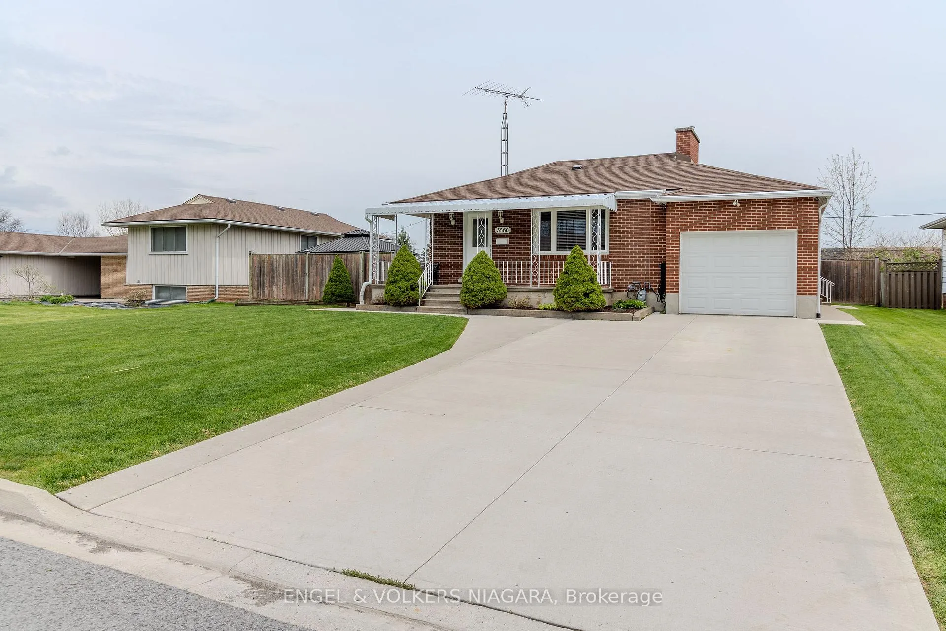 Photo 2 of 3560 Rapidsview Drive, Niagara Falls, Chippawa — HOMEH