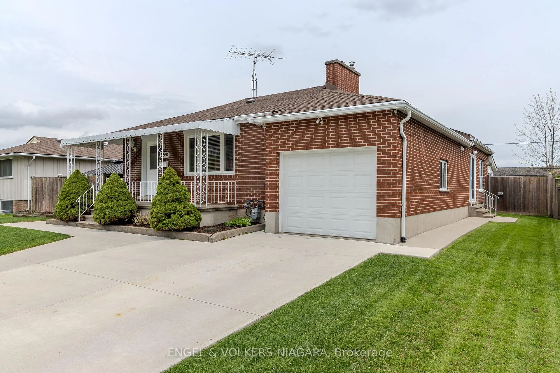 Photo 3 of 3560 Rapidsview Drive, Niagara Falls, Chippawa — HOMEH
