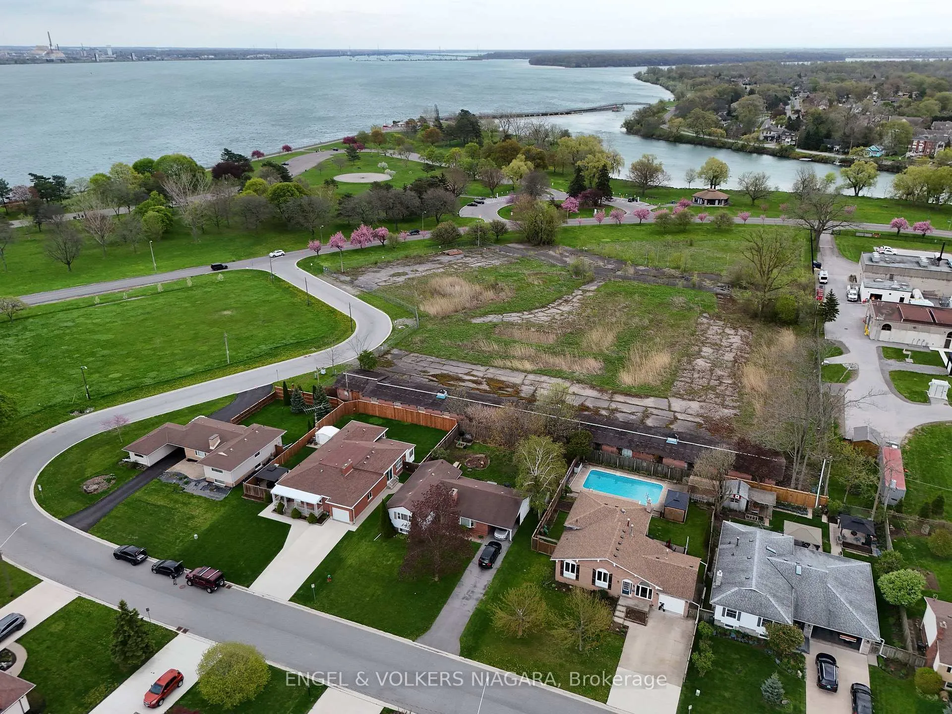 Photo 9 of 3560 Rapidsview Drive, Niagara Falls, Chippawa — HOMEH