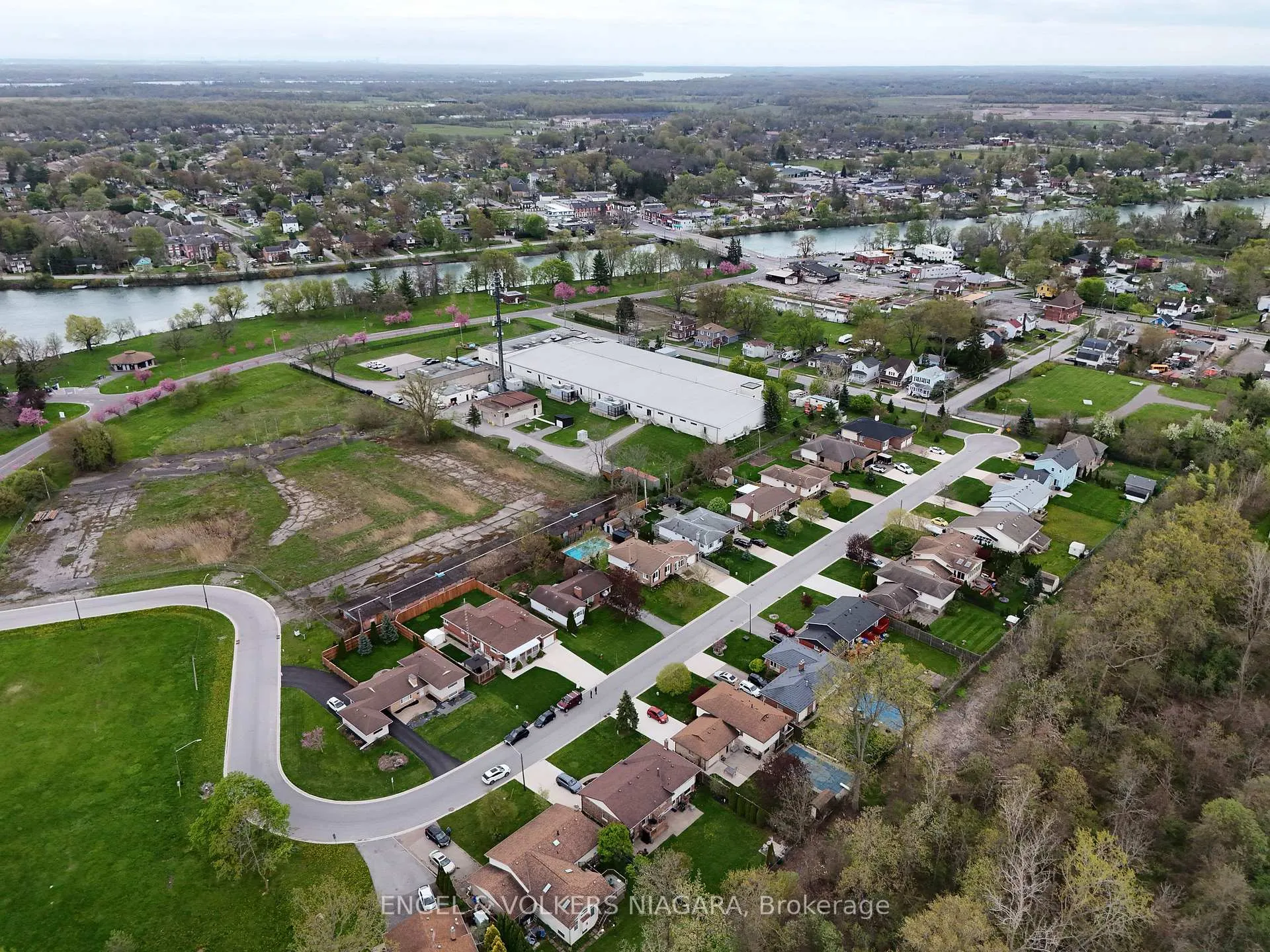 Photo 10 of 3560 Rapidsview Drive, Niagara Falls, Chippawa — HOMEH