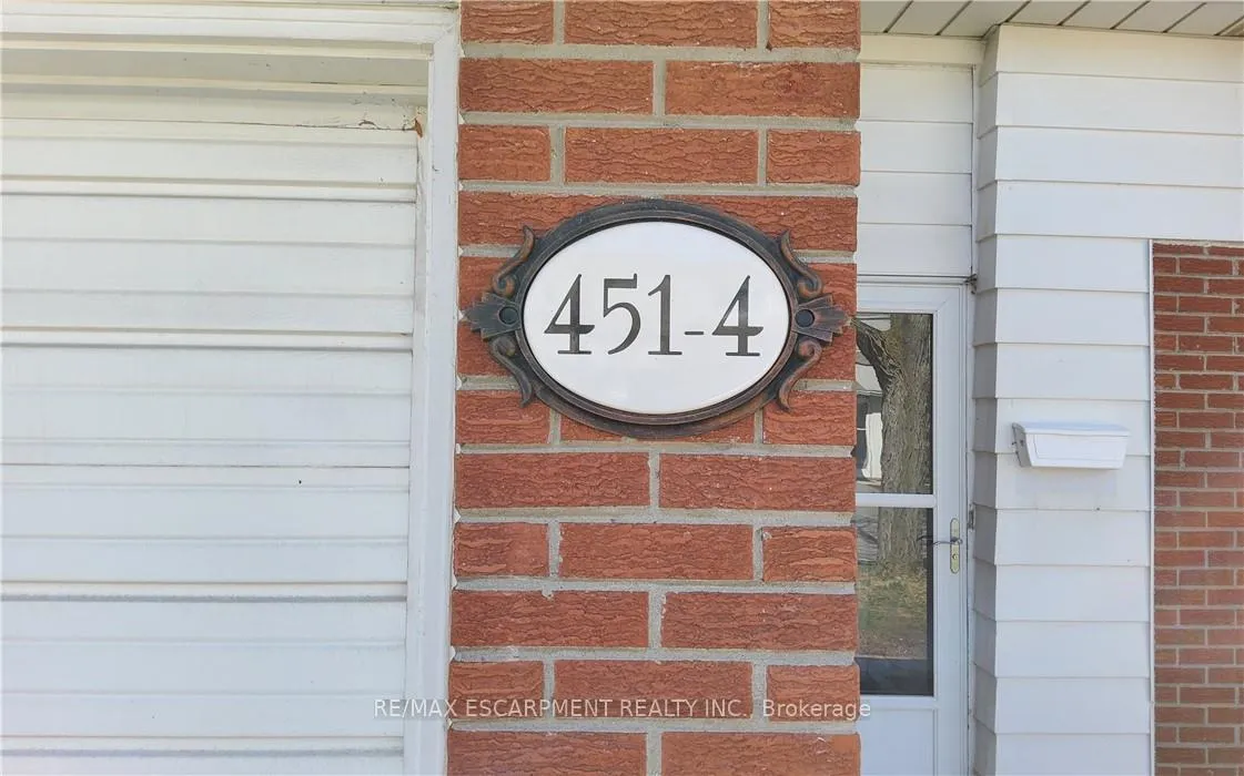 Photo 2 of Unit 4, 451 Woodview Road, Burlington, Roseland — HOMEH