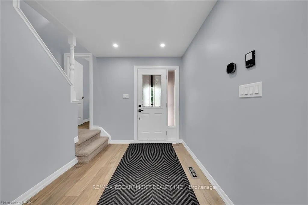 Photo 3 of Unit 4, 451 Woodview Road, Burlington, Roseland — HOMEH