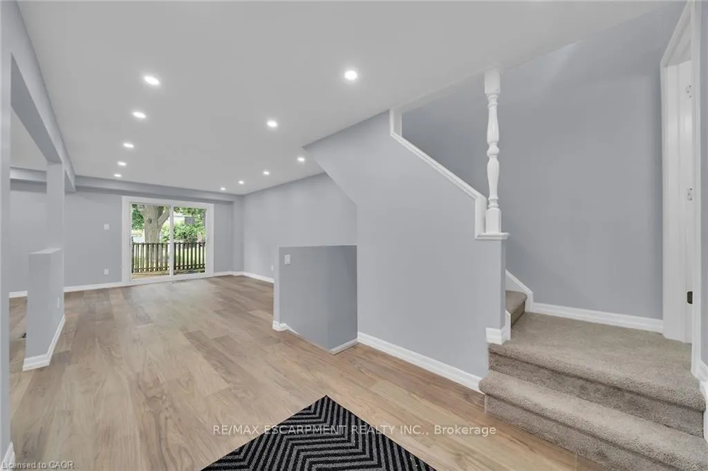 Photo 4 of Unit 4, 451 Woodview Road, Burlington, Roseland — HOMEH