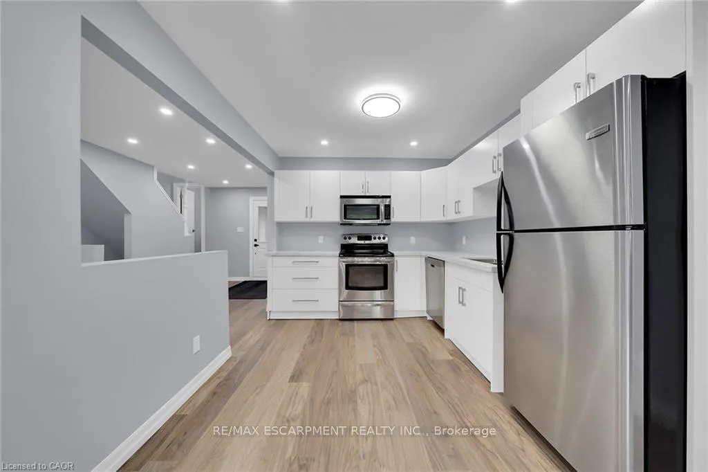 Photo 10 of Unit 4, 451 Woodview Road, Burlington, Roseland — HOMEH