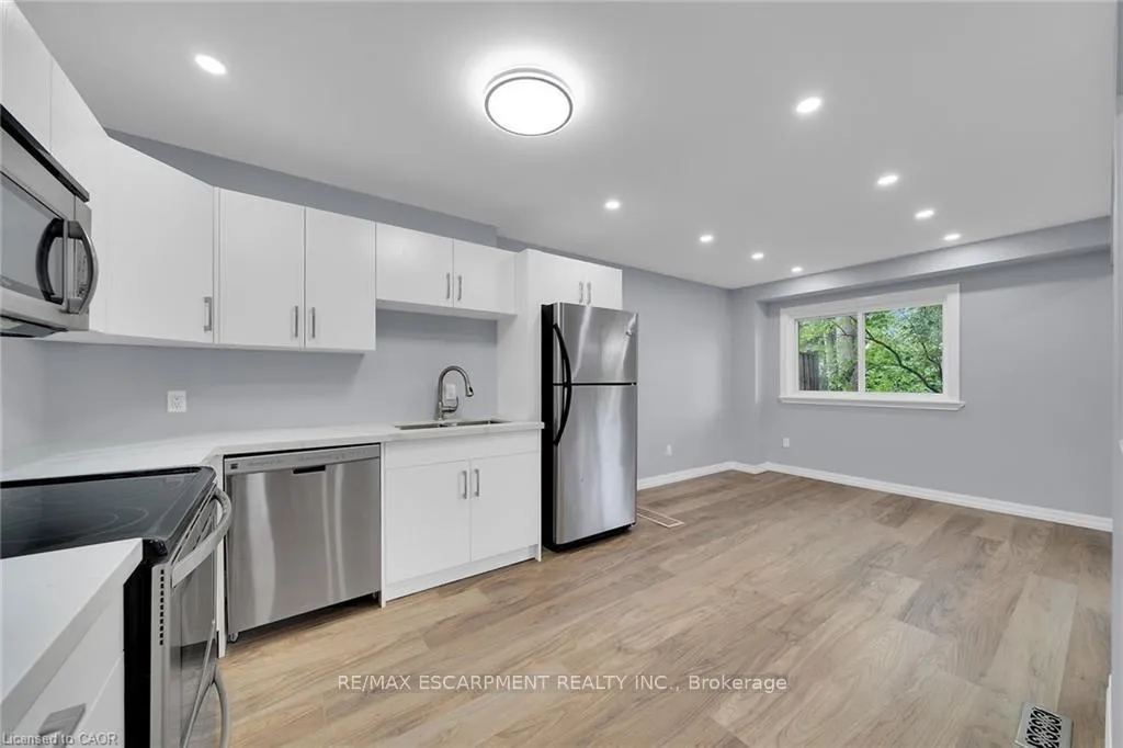 Photo 12 of Unit 4, 451 Woodview Road, Burlington, Roseland — HOMEH