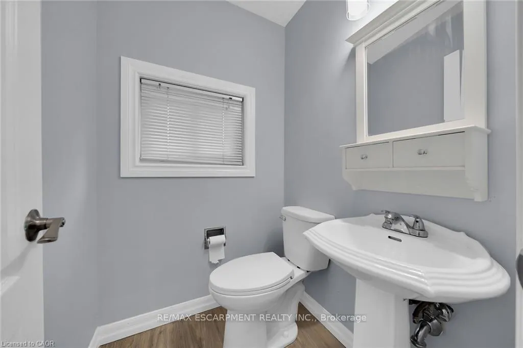 Photo 14 of Unit 4, 451 Woodview Road, Burlington, Roseland — HOMEH