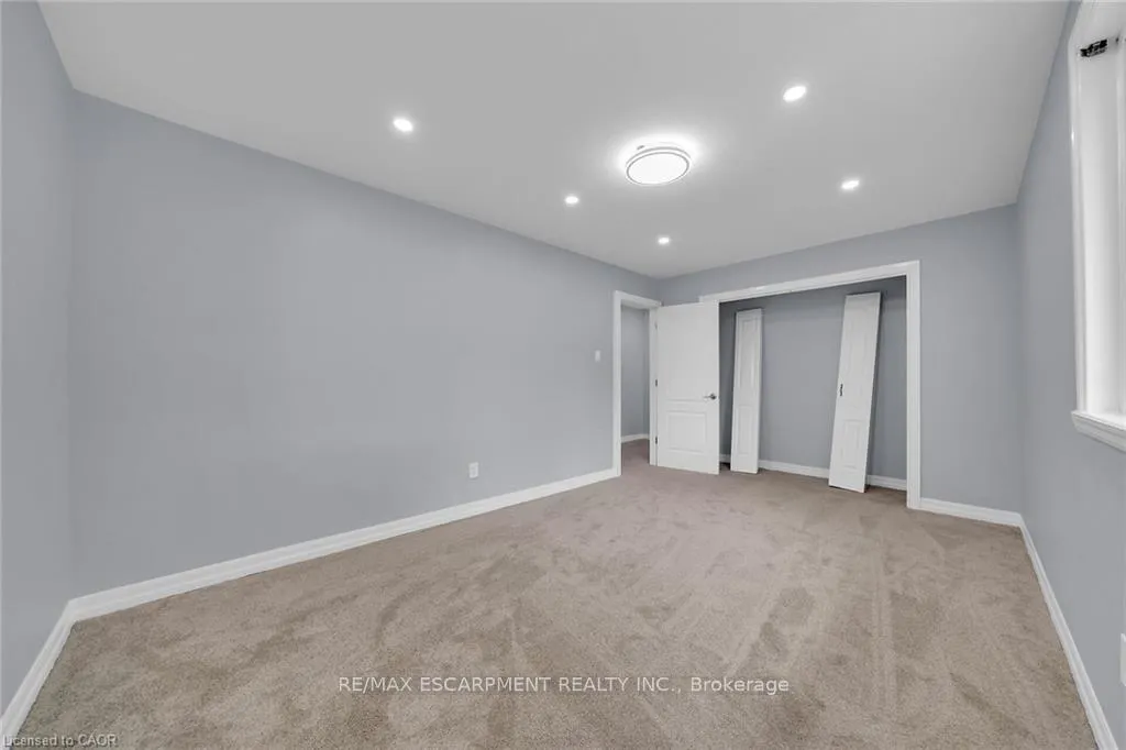 Photo 17 of Unit 4, 451 Woodview Road, Burlington, Roseland — HOMEH