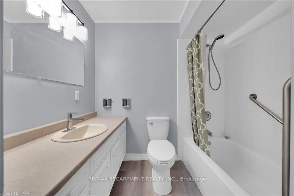 Photo 21 of Unit 4, 451 Woodview Road, Burlington, Roseland — HOMEH