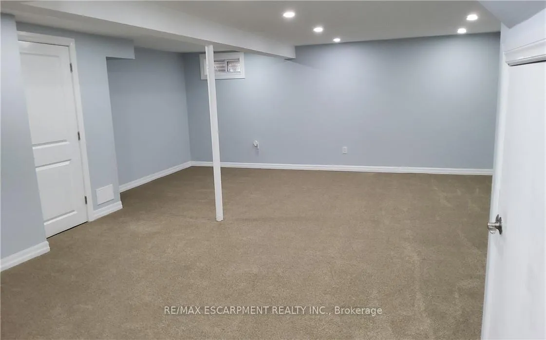 Photo 22 of Unit 4, 451 Woodview Road, Burlington, Roseland — HOMEH