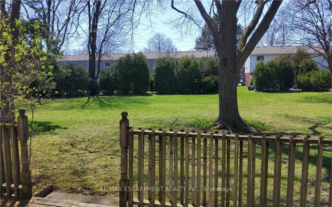 Photo 26 of Unit 4, 451 Woodview Road, Burlington, Roseland — HOMEH