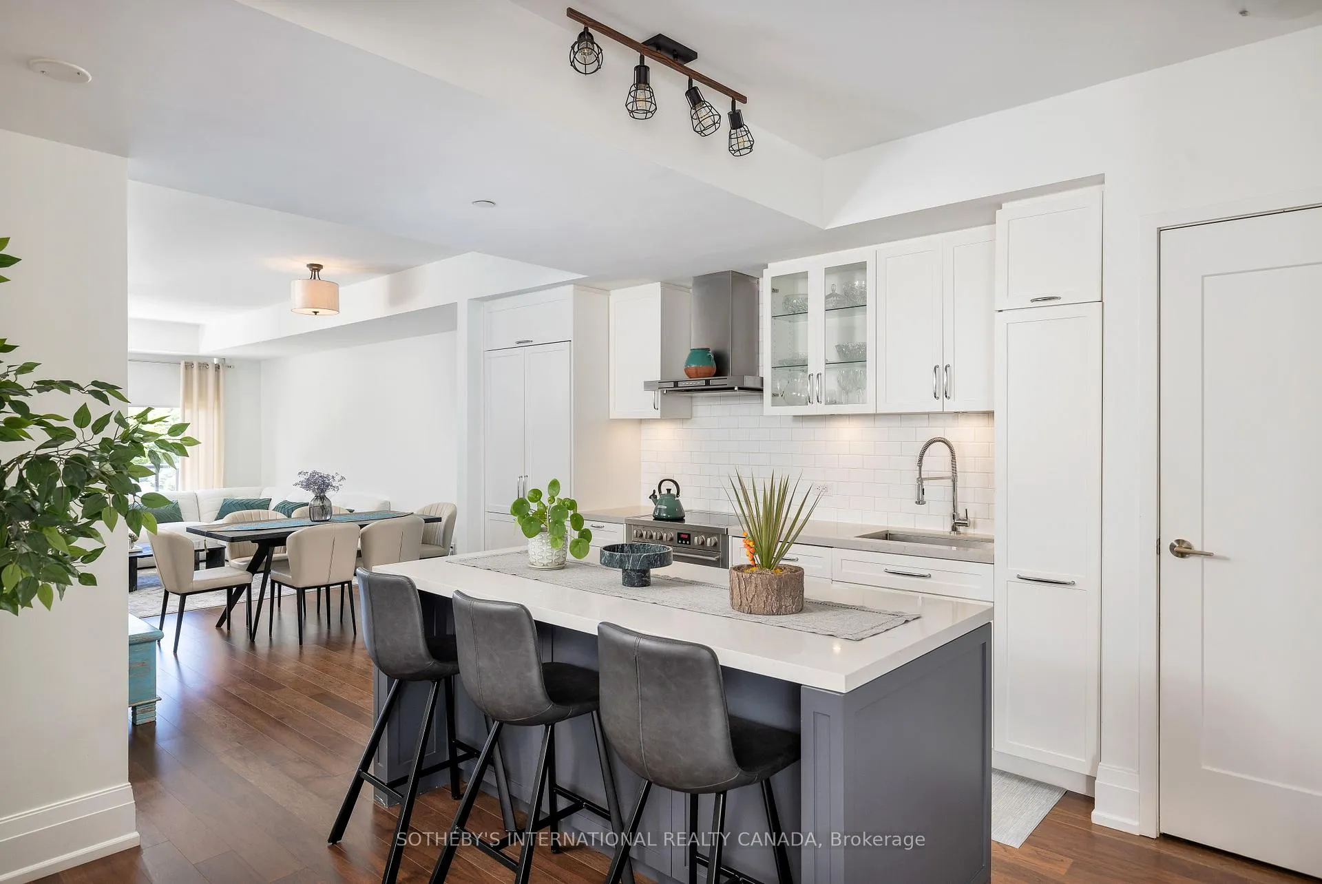 Photo 2 of Unit 414, 25 Malcolm Road, Toronto, Leaside — HOMEH