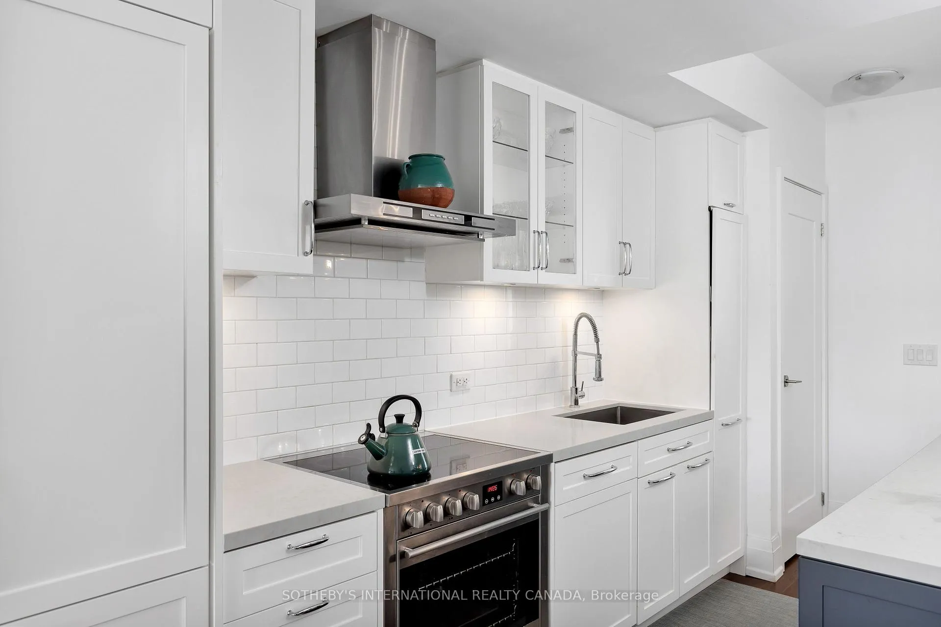 Photo 5 of Unit 414, 25 Malcolm Road, Toronto, Leaside — HOMEH