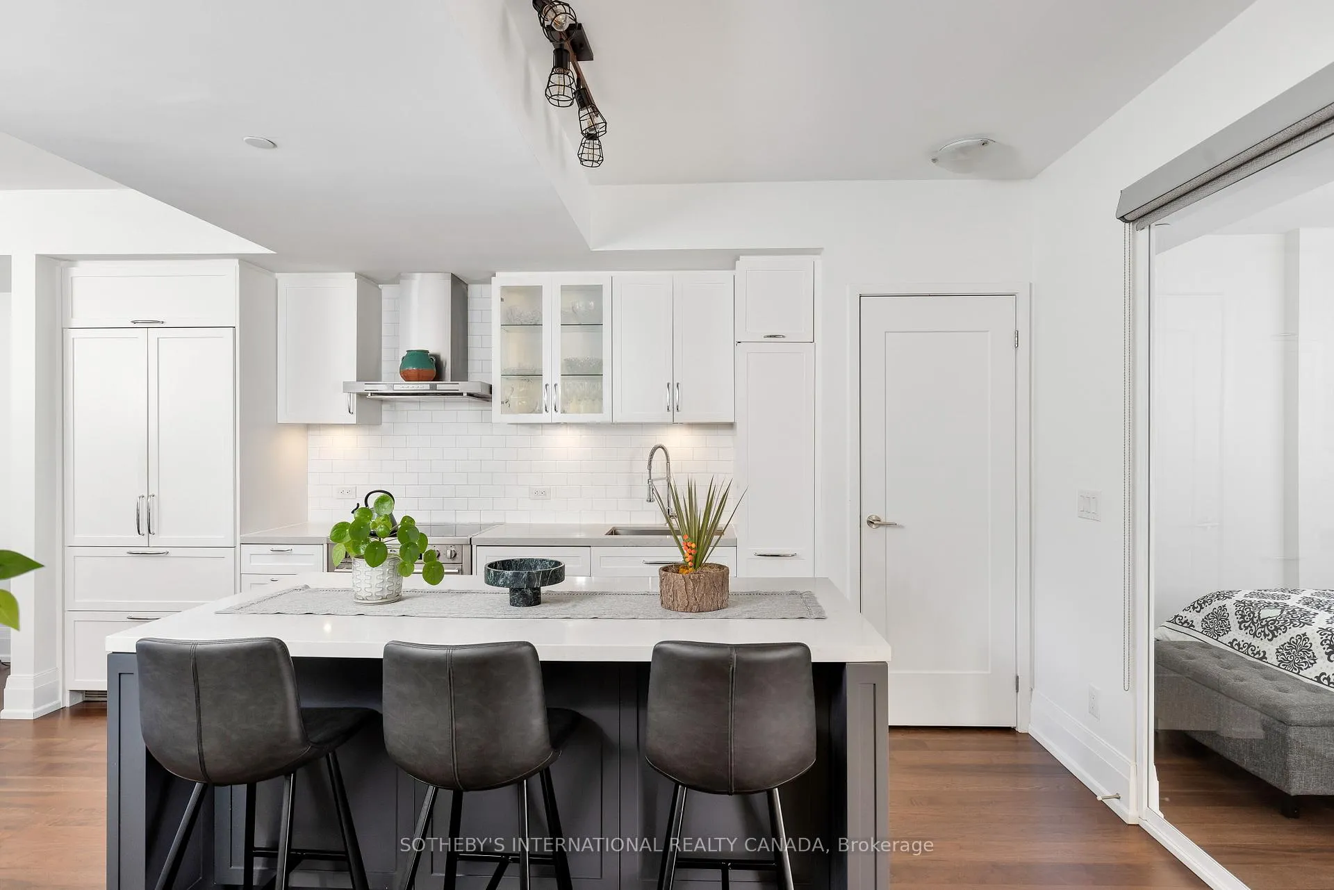 Photo 6 of Unit 414, 25 Malcolm Road, Toronto, Leaside — HOMEH