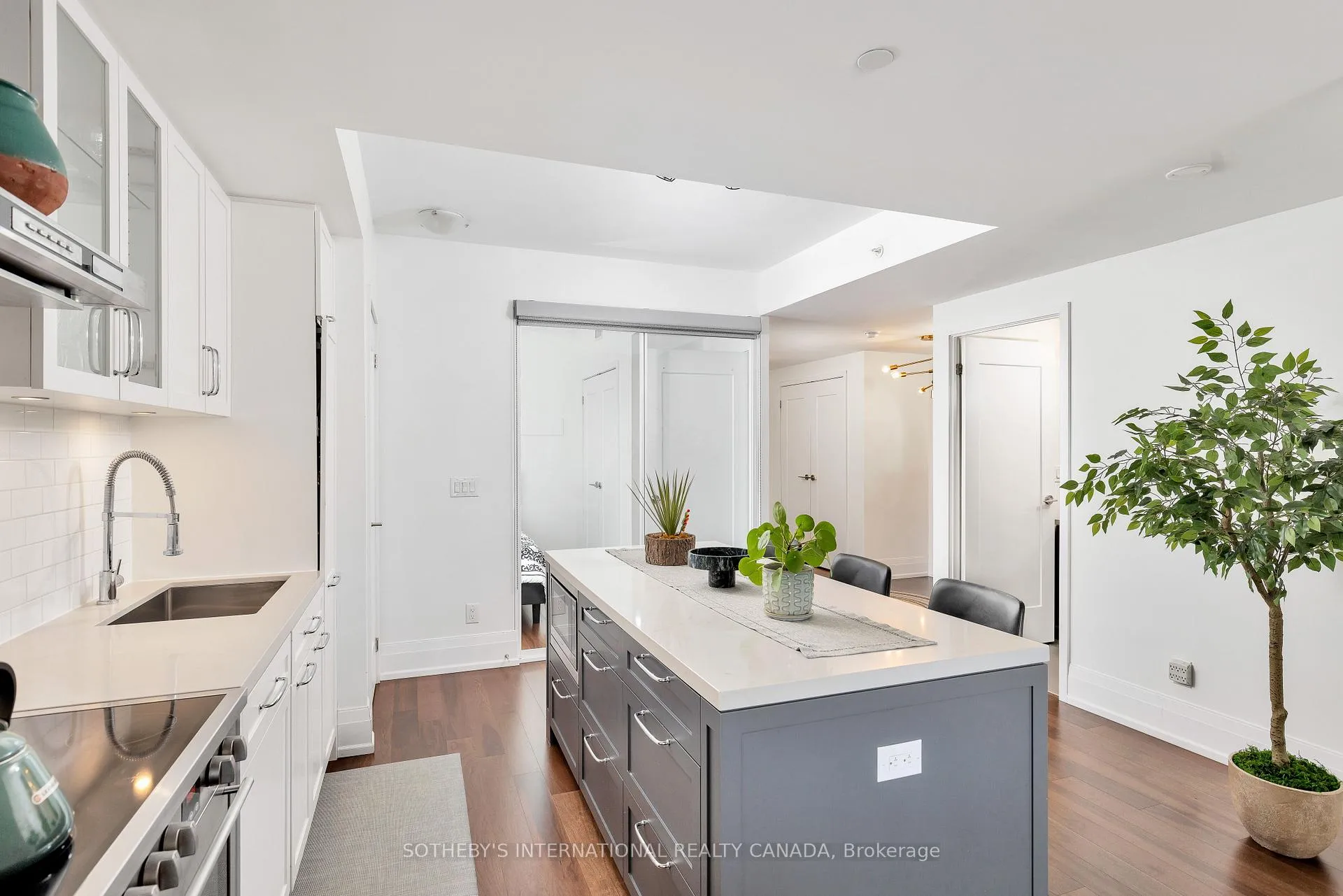 Photo 7 of Unit 414, 25 Malcolm Road, Toronto, Leaside — HOMEH