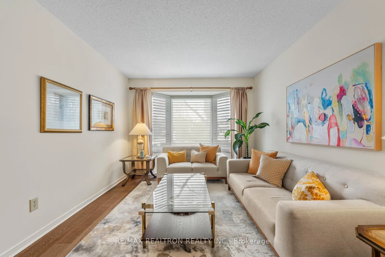 Photo 3 of 9 Whittington Court, Markham, Thornlea — HOMEH