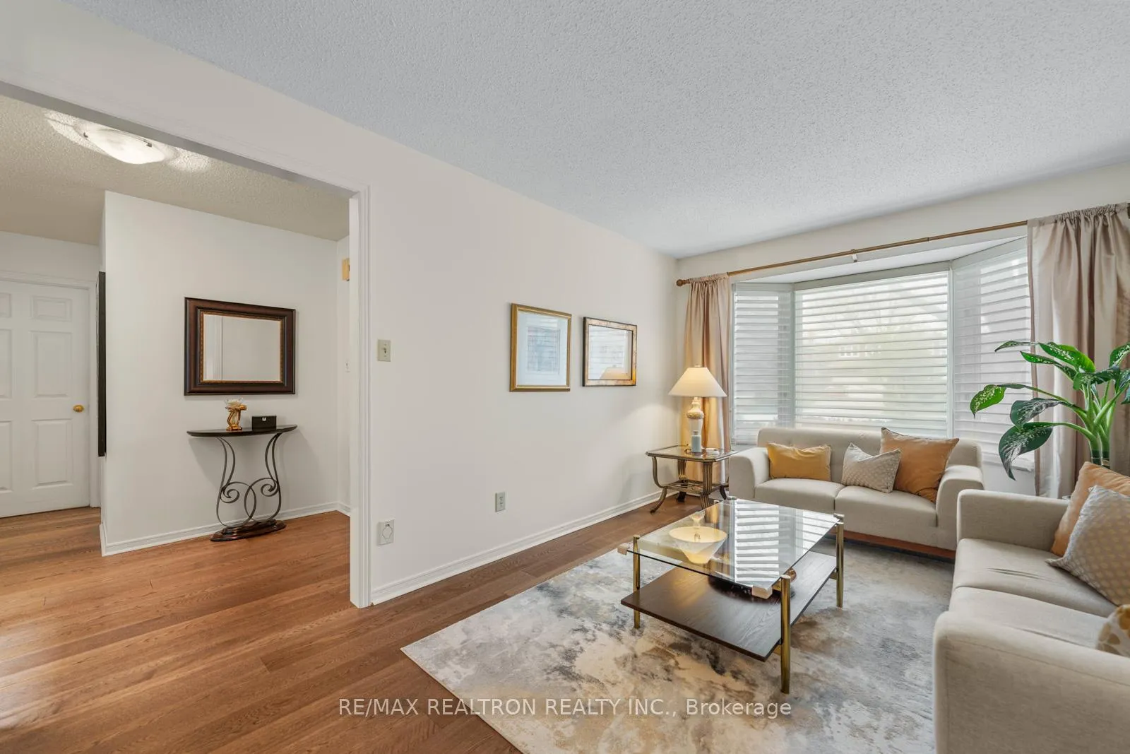 Photo 4 of 9 Whittington Court, Markham, Thornlea — HOMEH
