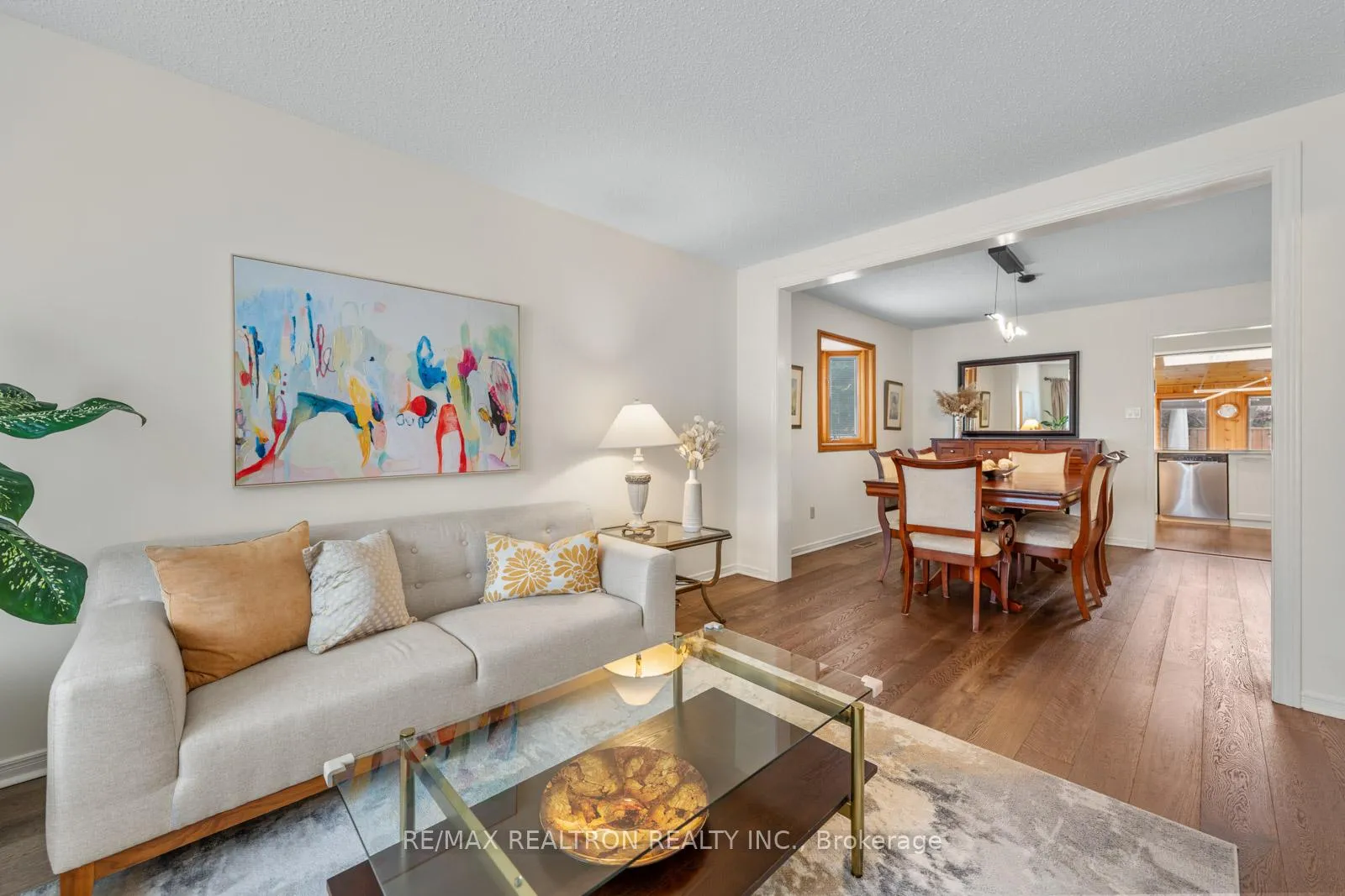 Photo 5 of 9 Whittington Court, Markham, Thornlea — HOMEH
