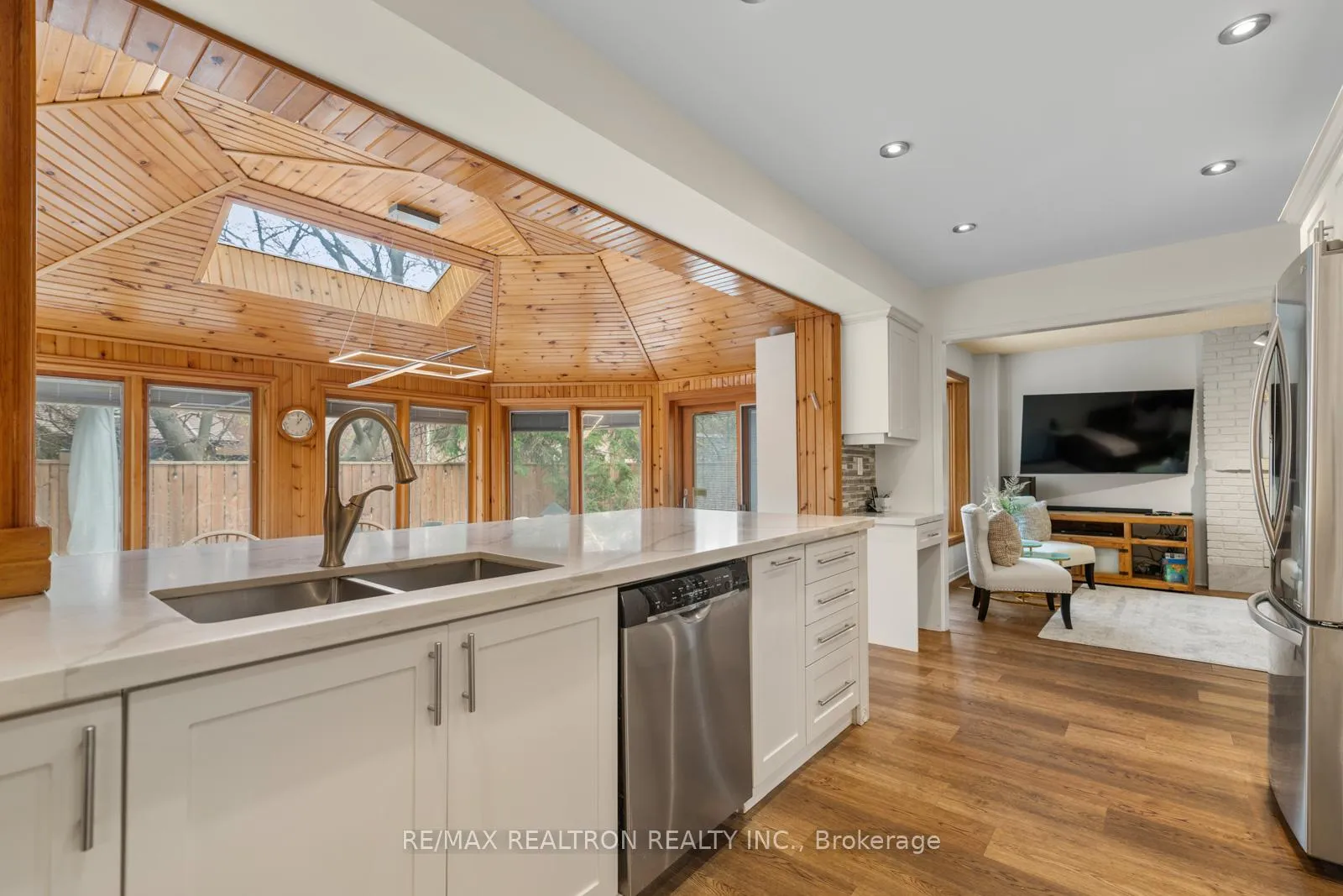 Photo 10 of 9 Whittington Court, Markham, Thornlea — HOMEH