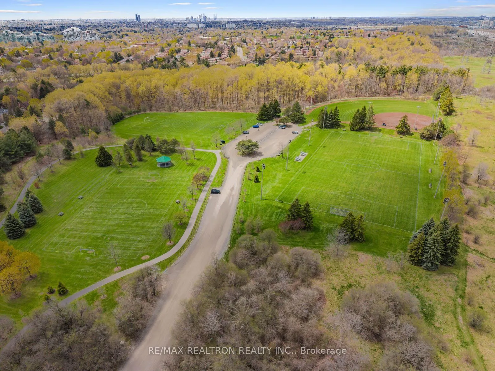 Photo 39 of 9 Whittington Court, Markham, Thornlea — HOMEH