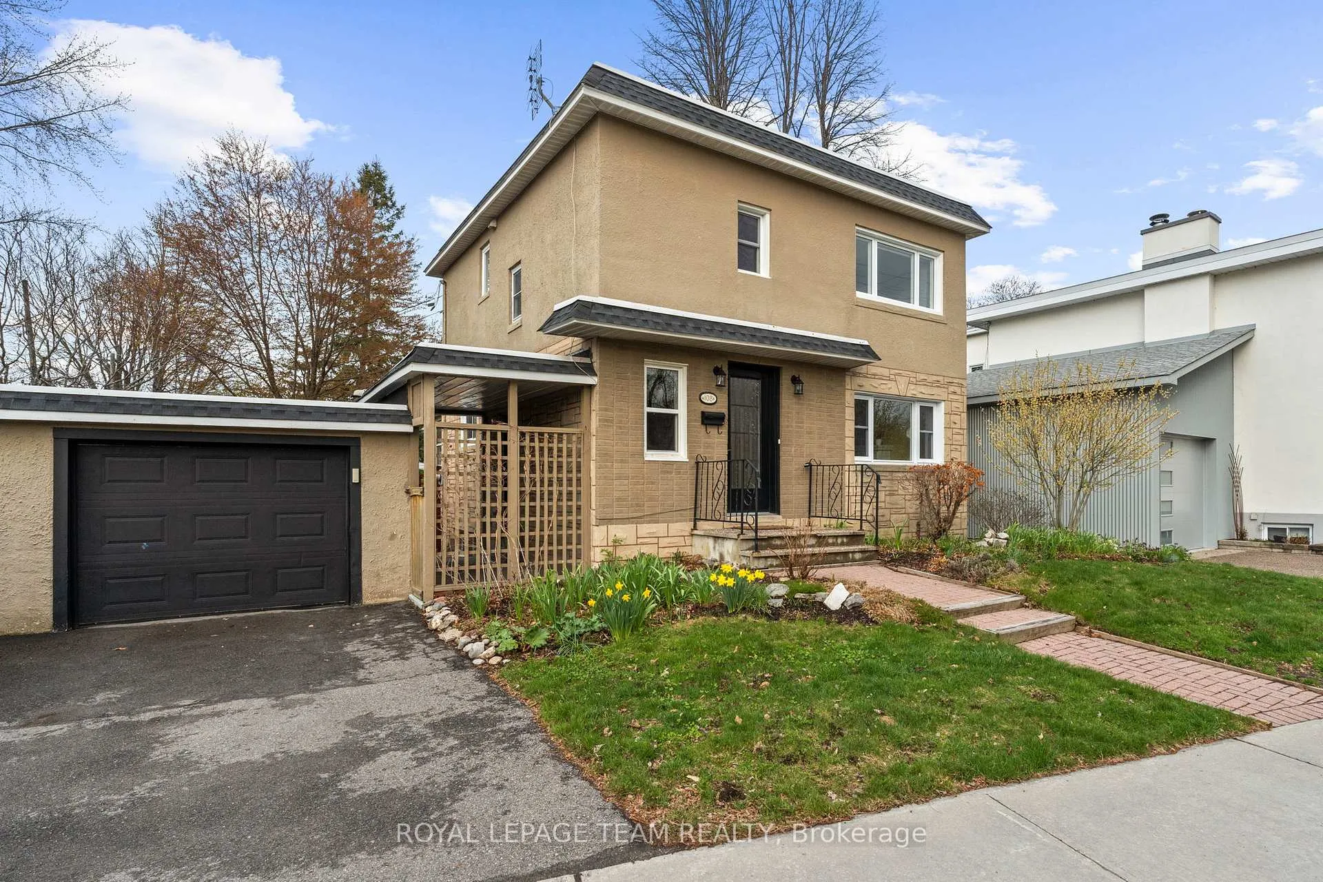 Photo 3 of 108 Onslow Crescent, Ottawa, Ottawa East — HOMEH