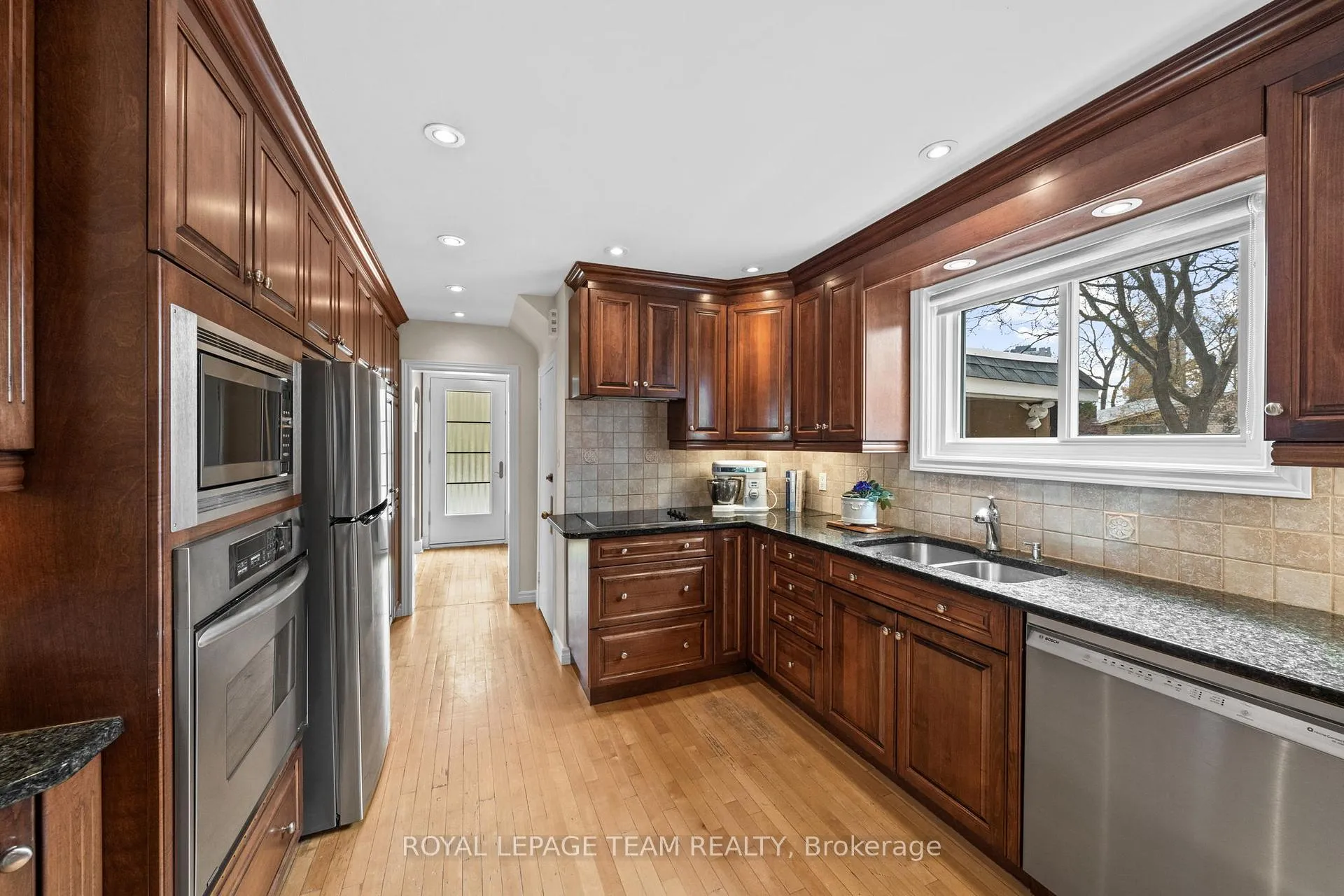 Photo 12 of 108 Onslow Crescent, Ottawa, Ottawa East — HOMEH