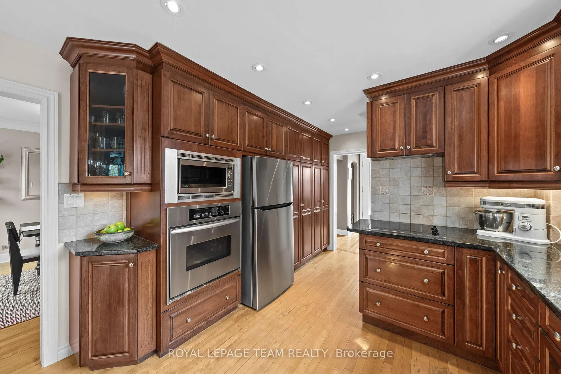 Photo 13 of 108 Onslow Crescent, Ottawa, Ottawa East — HOMEH