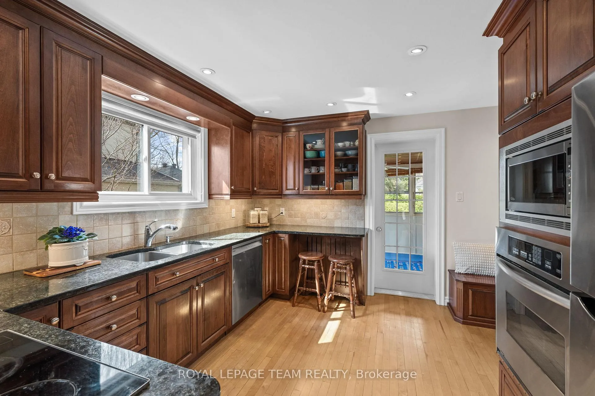 Photo 14 of 108 Onslow Crescent, Ottawa, Ottawa East — HOMEH