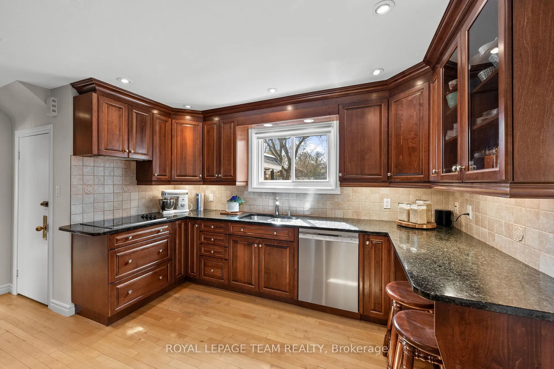 Photo 15 of 108 Onslow Crescent, Ottawa, Ottawa East — HOMEH