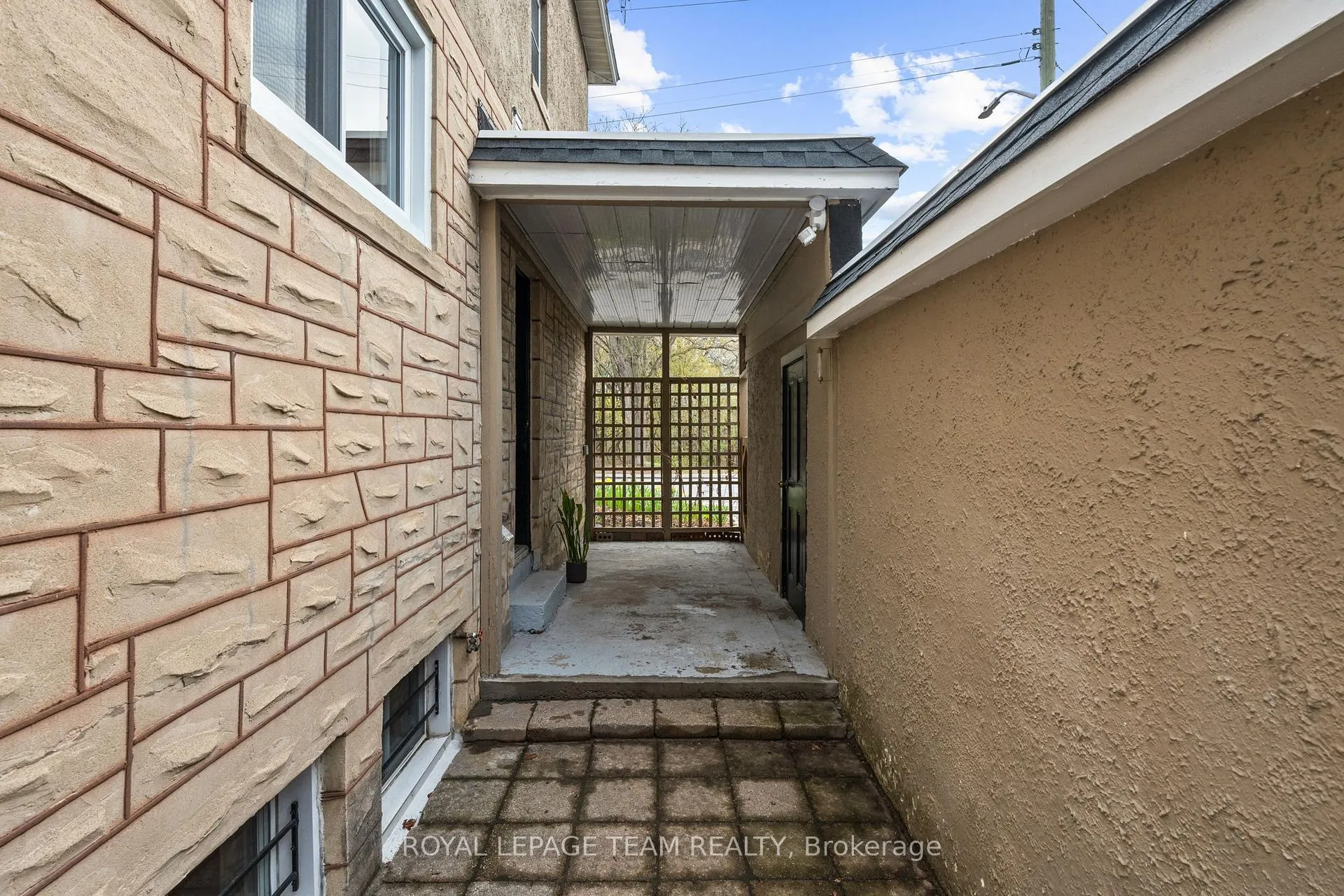 Photo 33 of 108 Onslow Crescent, Ottawa, Ottawa East — HOMEH