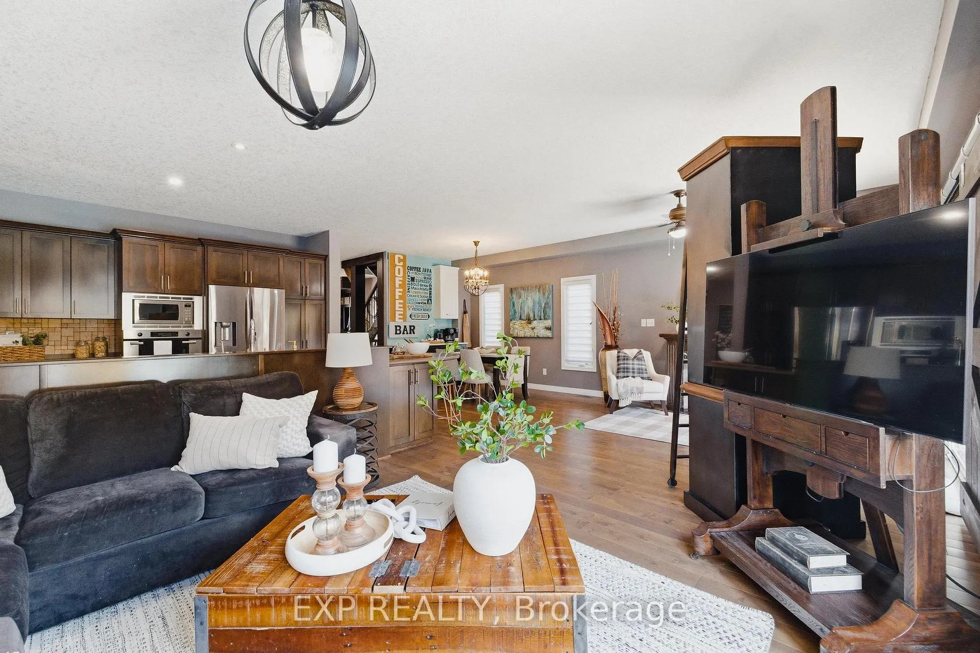 Photo 4 of 631 Woodlawn Place, Waterloo — HOMEH