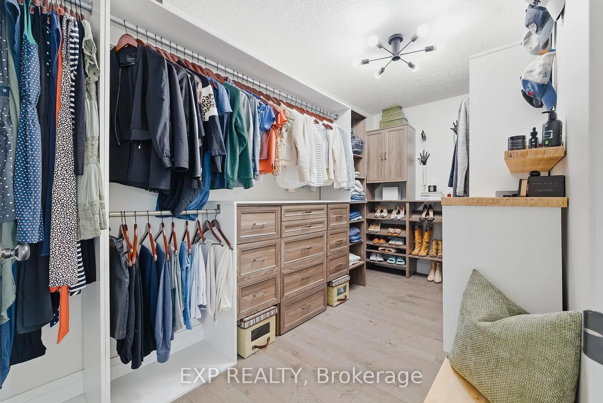 Photo 9 of 631 Woodlawn Place, Waterloo — HOMEH