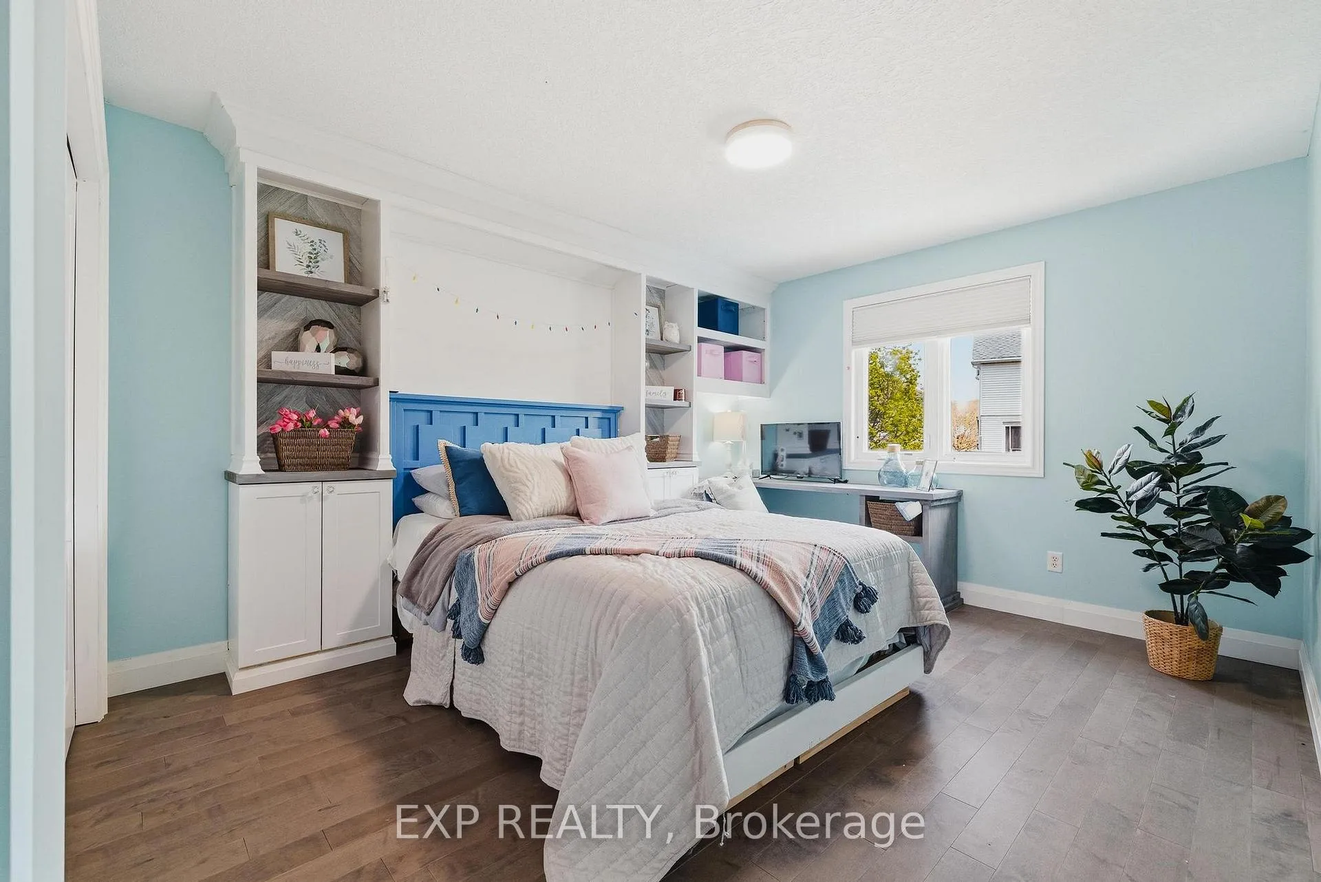 Photo 12 of 631 Woodlawn Place, Waterloo — HOMEH