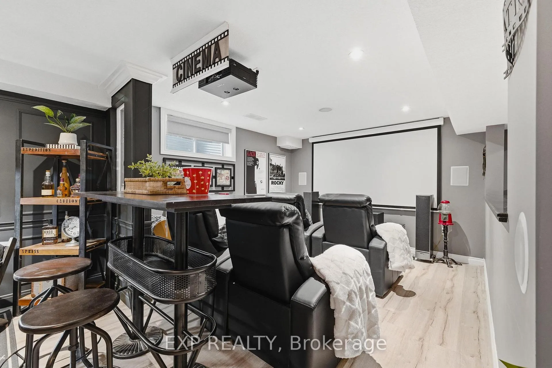 Photo 17 of 631 Woodlawn Place, Waterloo — HOMEH