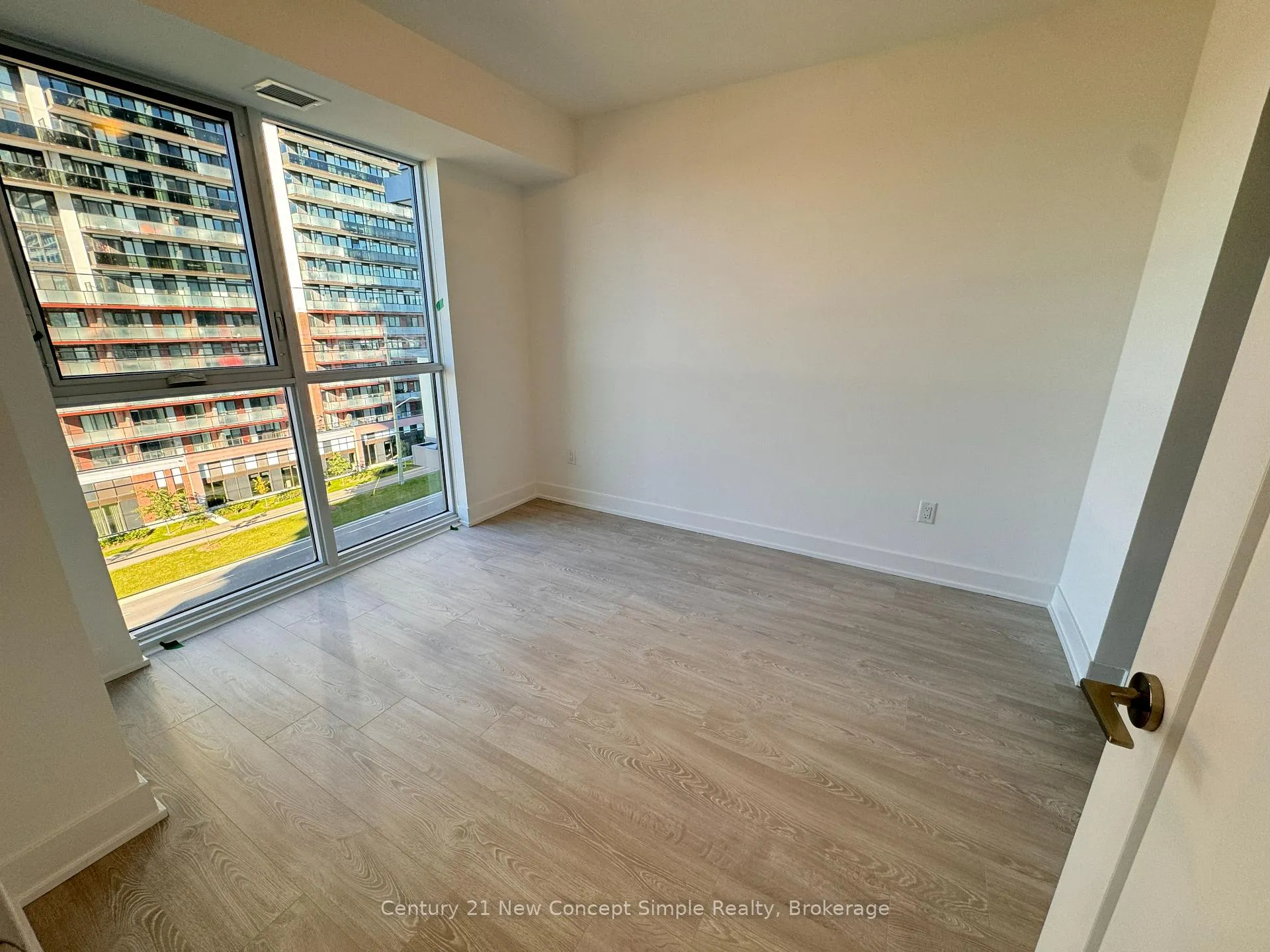Photo 7 of Unit 613, 2545 Simcoe Street N, Oshawa, Windfields — HOMEH