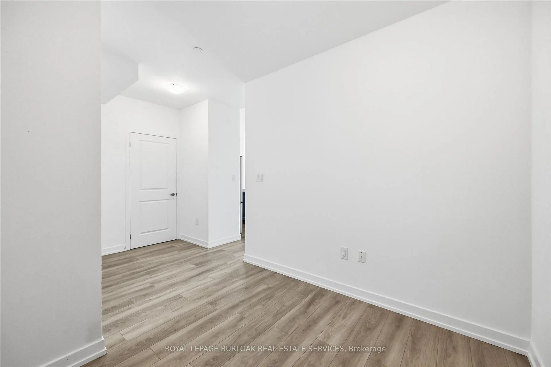Photo 11 of Unit 1212, 460 Dundas Street, Hamilton, Waterdown — HOMEH