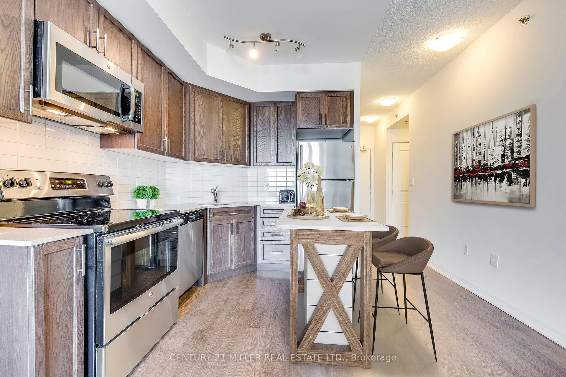 Photo 6 of Unit 303, 560 North Service Road, Grimsby, Grimsby Beach — HOMEH