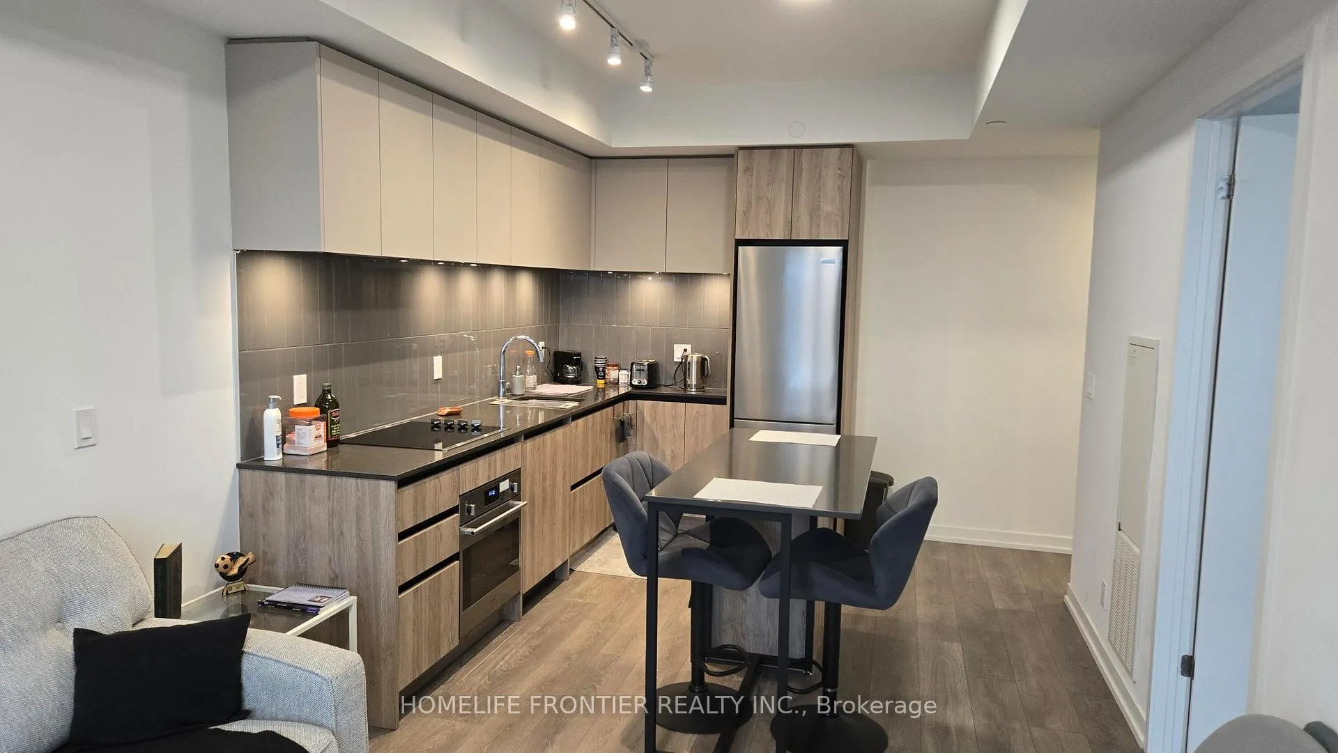 Photo 5 of Unit 813, 8 Beverley Glen Boulevard, Vaughan, Beverley Glen — HOMEH