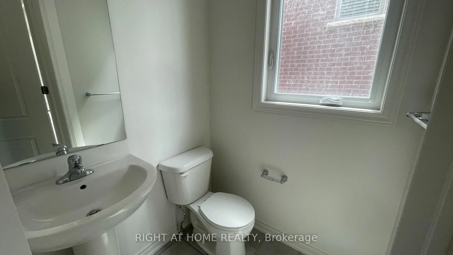 Photo 4 of 1054 Denton Drive, Cobourg — HOMEH