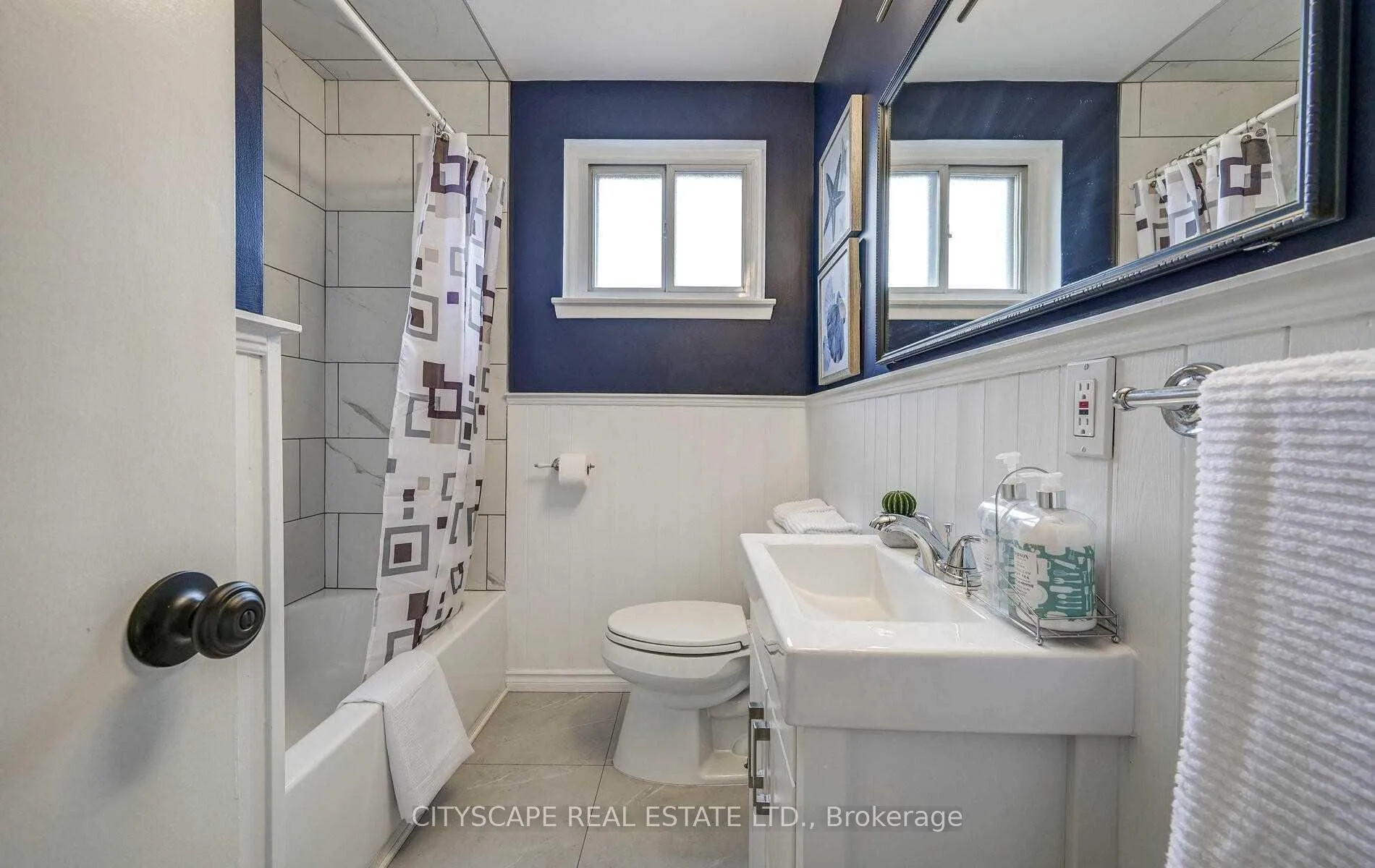 Photo 12 of 110 Clements Road E, Ajax, South East — HOMEH