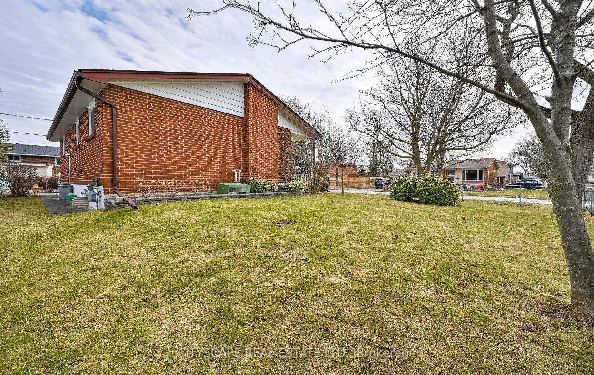 Photo 17 of 110 Clements Road E, Ajax, South East — HOMEH