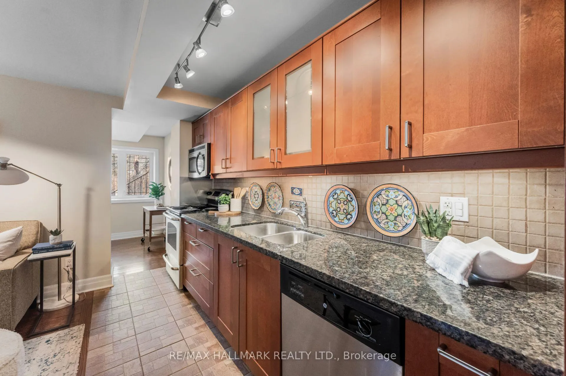 Photo 4 of 27A Ridout Street, Toronto, High Park-Swansea — HOMEH