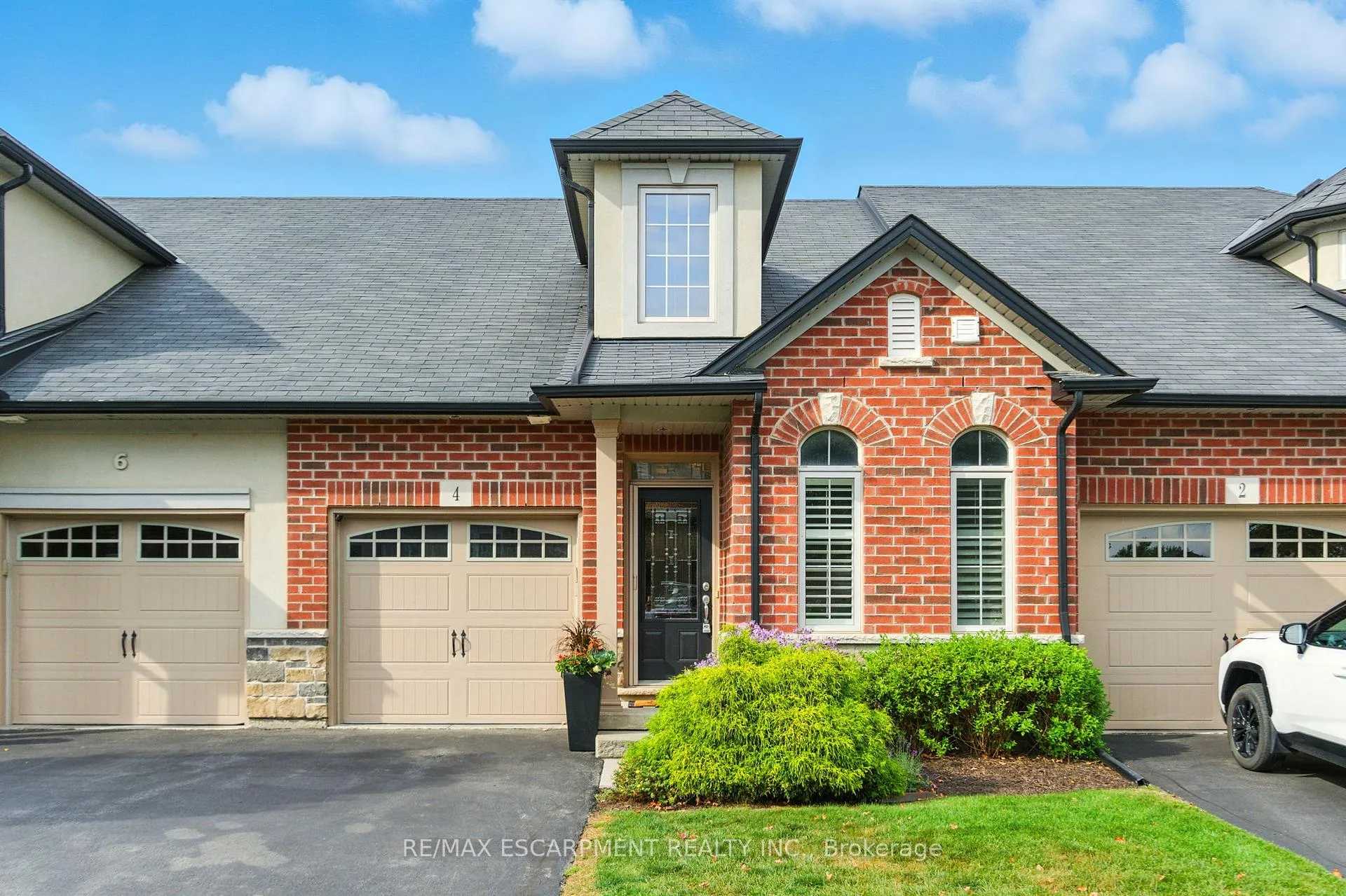 Photo 3 of 4 Burgundy Grove, Hamilton, Meadowlands — HOMEH