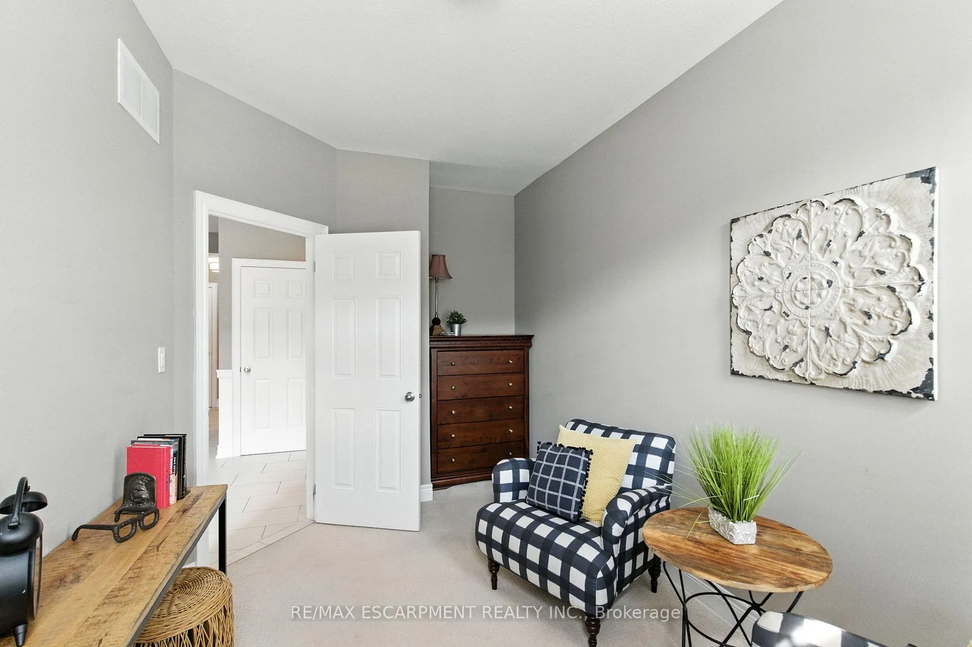 Photo 8 of 4 Burgundy Grove, Hamilton, Meadowlands — HOMEH
