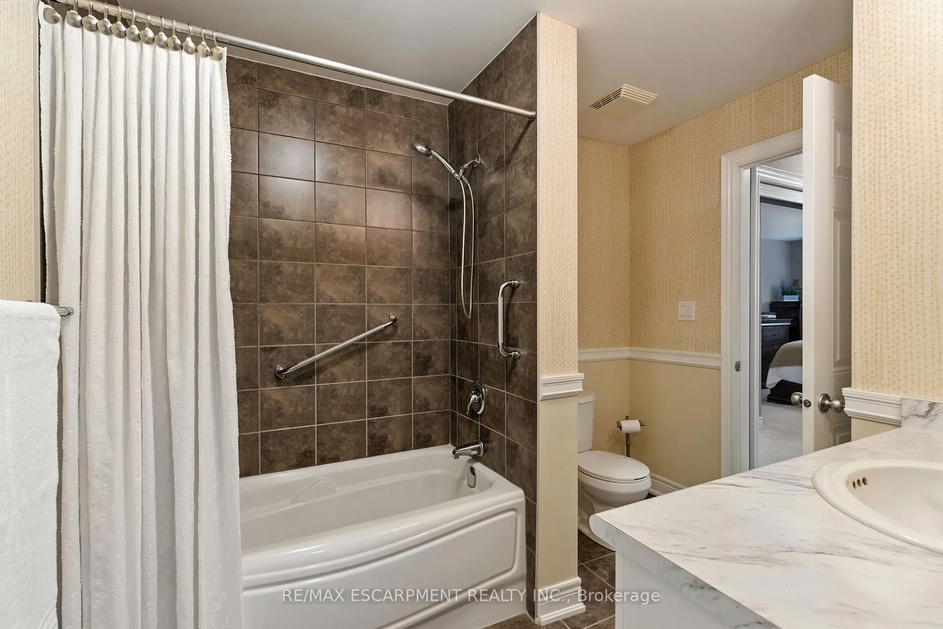 Photo 30 of 4 Burgundy Grove, Hamilton, Meadowlands — HOMEH