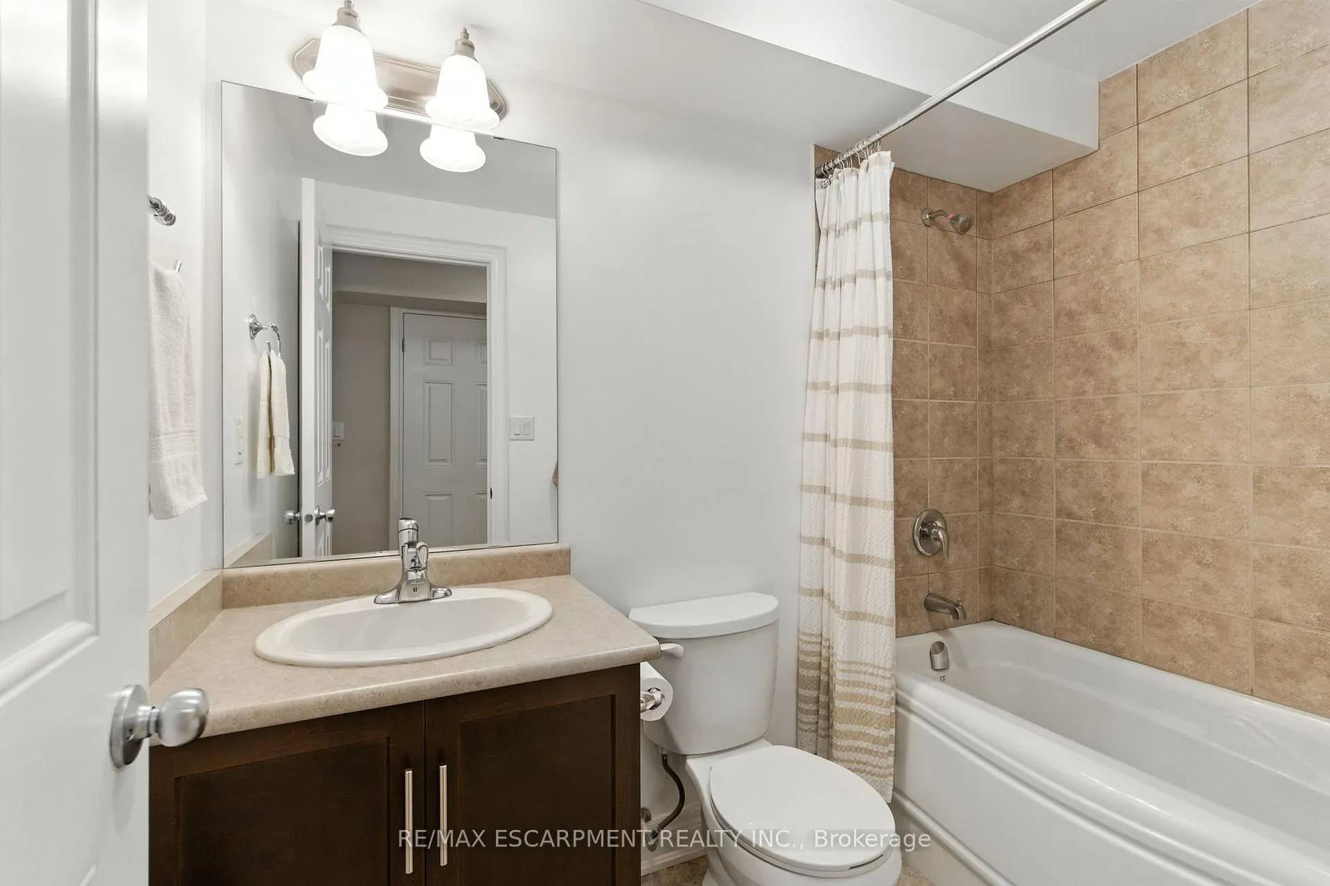 Photo 38 of 4 Burgundy Grove, Hamilton, Meadowlands — HOMEH