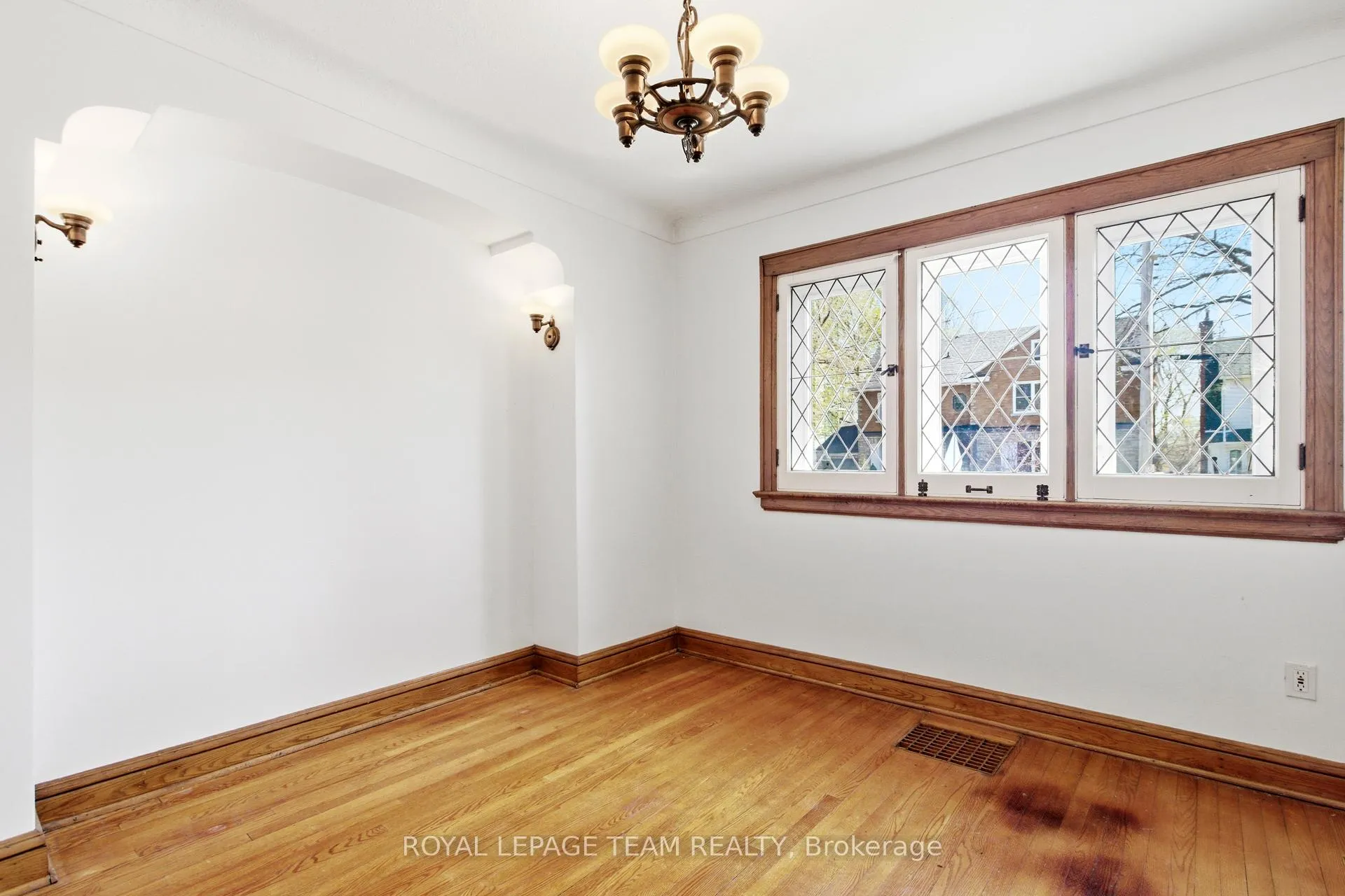 Photo 9 of 116 Range Road, Ottawa, Sandy Hill — HOMEH