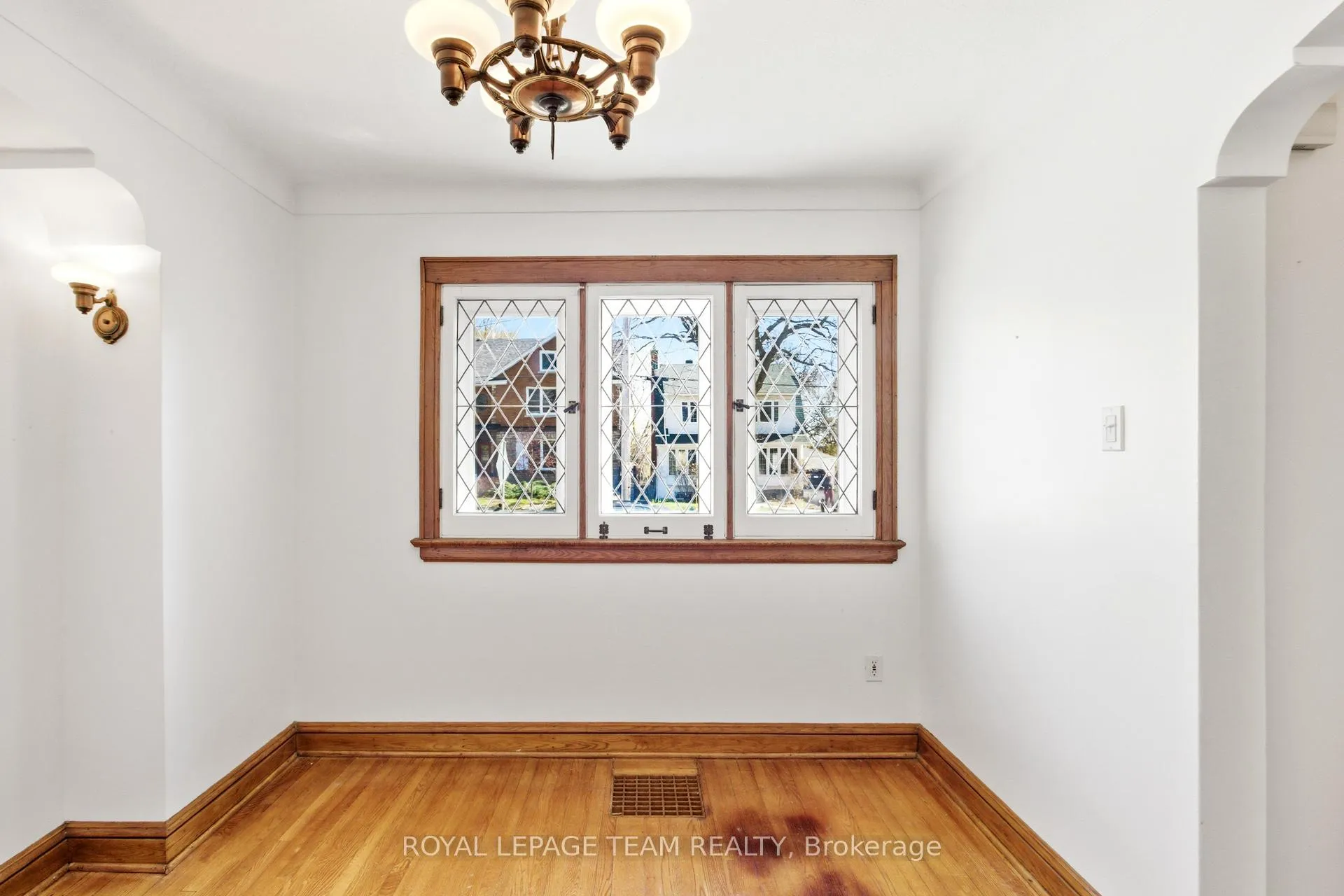 Photo 10 of 116 Range Road, Ottawa, Sandy Hill — HOMEH