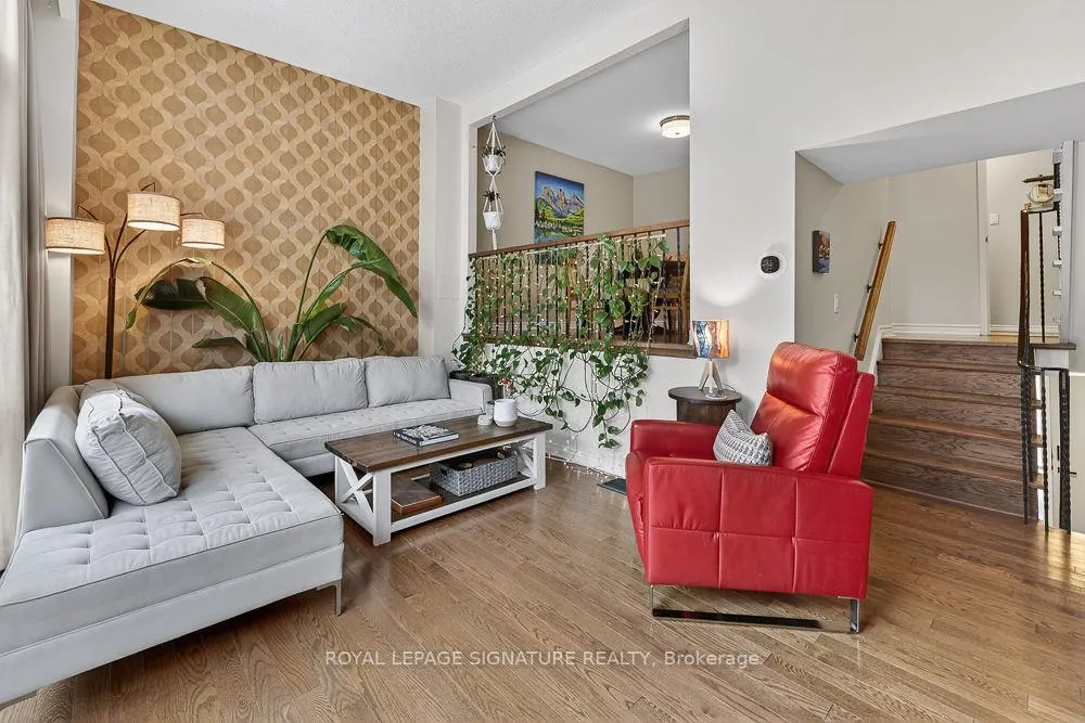 Photo 5 of 36 Vicora Link Way, Toronto, Flemingdon Park — HOMEH