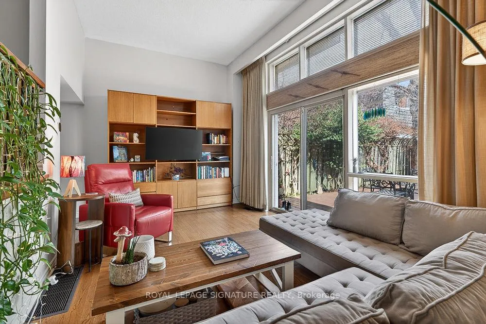 Photo 6 of 36 Vicora Link Way, Toronto, Flemingdon Park — HOMEH